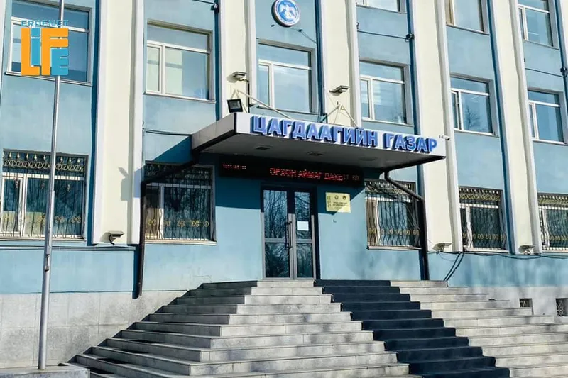 Өсвөр насны гурван  хүүхэд нийлж хүний машинаас гурван сая төгрөг хулгайлжээ