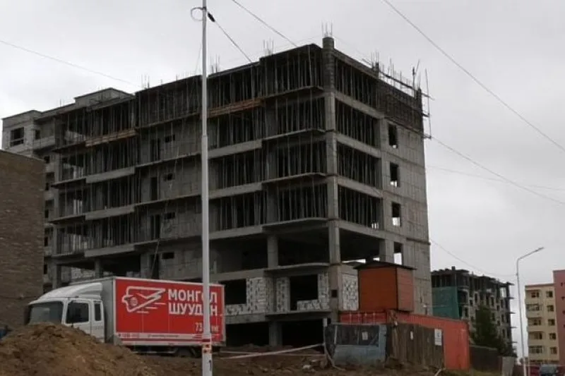 Барилга дээр ажиллаад нэг хонож байсан 16 настай хүү шороонд дарагдаж амь насаа алдлаа