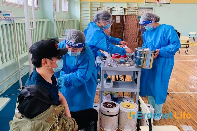 Шийдвэр: Коронавирусийн халдвараар өвдөөд эдгэрсэн иргэдэд вакцин хийж эхэллээ