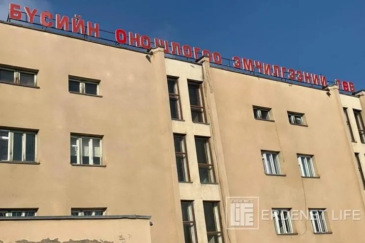 Орхон аймаг: Франц иргэнтэй хамт онгоцоор ирсэн эмэгтэйг тусгаарлалаа