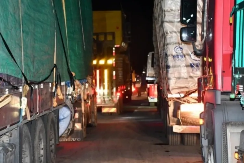 Амралтын өдрүүдэд 130 тээврийн хэрэгслийг Эрээн боомтоос татан авсан байна
