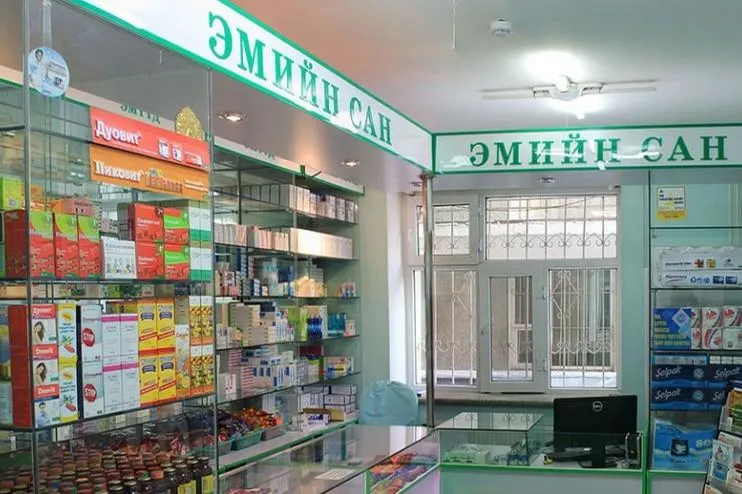 Хөнгөлөлттэй эм авах иргэд урт дараалалд зогсохгүй байх  журам батлаж цэгцлэх ажил хийгджээ