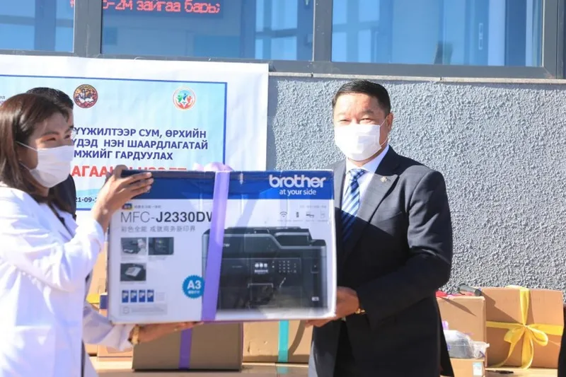 Өрхийн эрүүл мэндийн төвүүдэд 900 сая төгрөгийн өртөг бүхий нэн шаардлагатай оношилгоо болон лабораторийн тоног төхөөрөмжийг гардууллаа