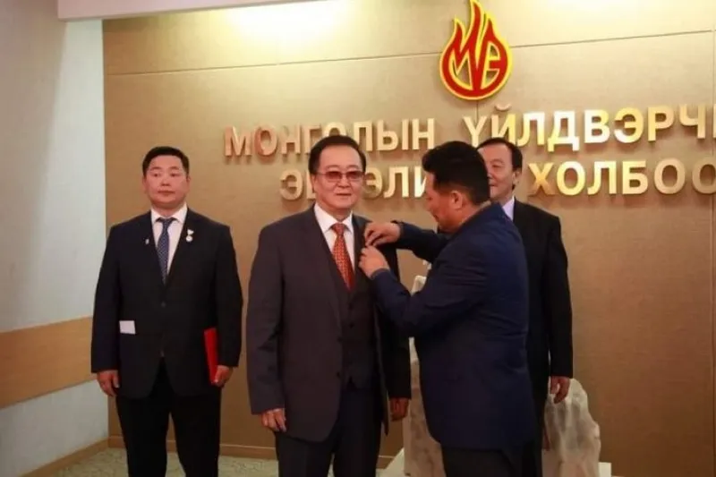 Хөдөлмөр хүний төлөө шагналаар "Эрдэнэт" үйлдвэрийн захирал Х.Бадамсүрэнг шагнажээ
