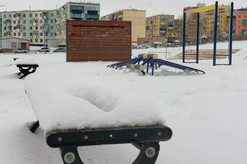 ЦУОШГ: Энэ сарын 13-наас ихэнх нутгаар цас орж, хүйтэрнэ
