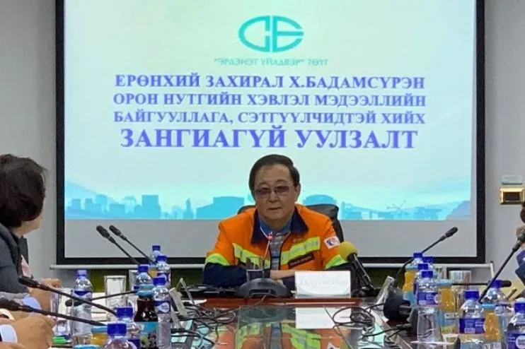 “Эрдэнэт үйлдвэр” ТӨҮГ-ын Ерөнхий захирал Х.Бадамсүрэн сэтгүүлчдийн сонирхсон асуултанд хариулт өглөө