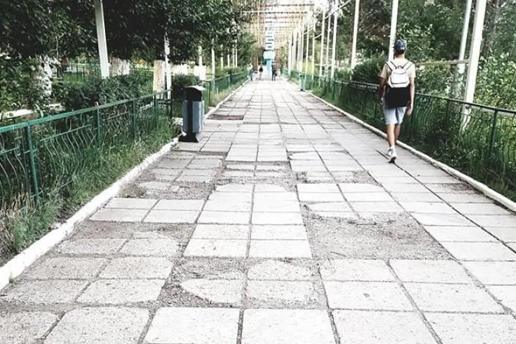 "Гэрэлт" гудамжны замыг засъя ....