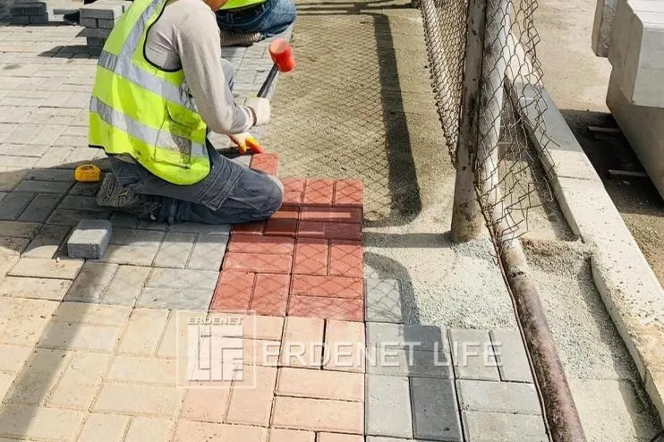 Жил бүр хөрөнгө зардаг явган замын хавтанд стандарт гэж байна уу?
