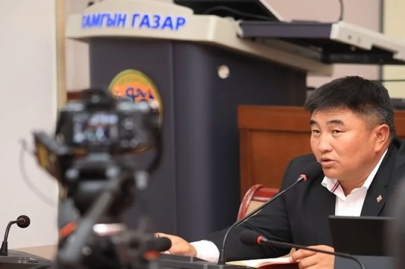 С.Батжаргал: Төрийн байгууллагын ээлжийн амралтай дарга нарыг ажилд нь дуудаж оруул